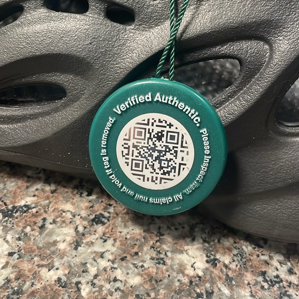 YEEZY FOAM RUNNER - Picture 2 of 6